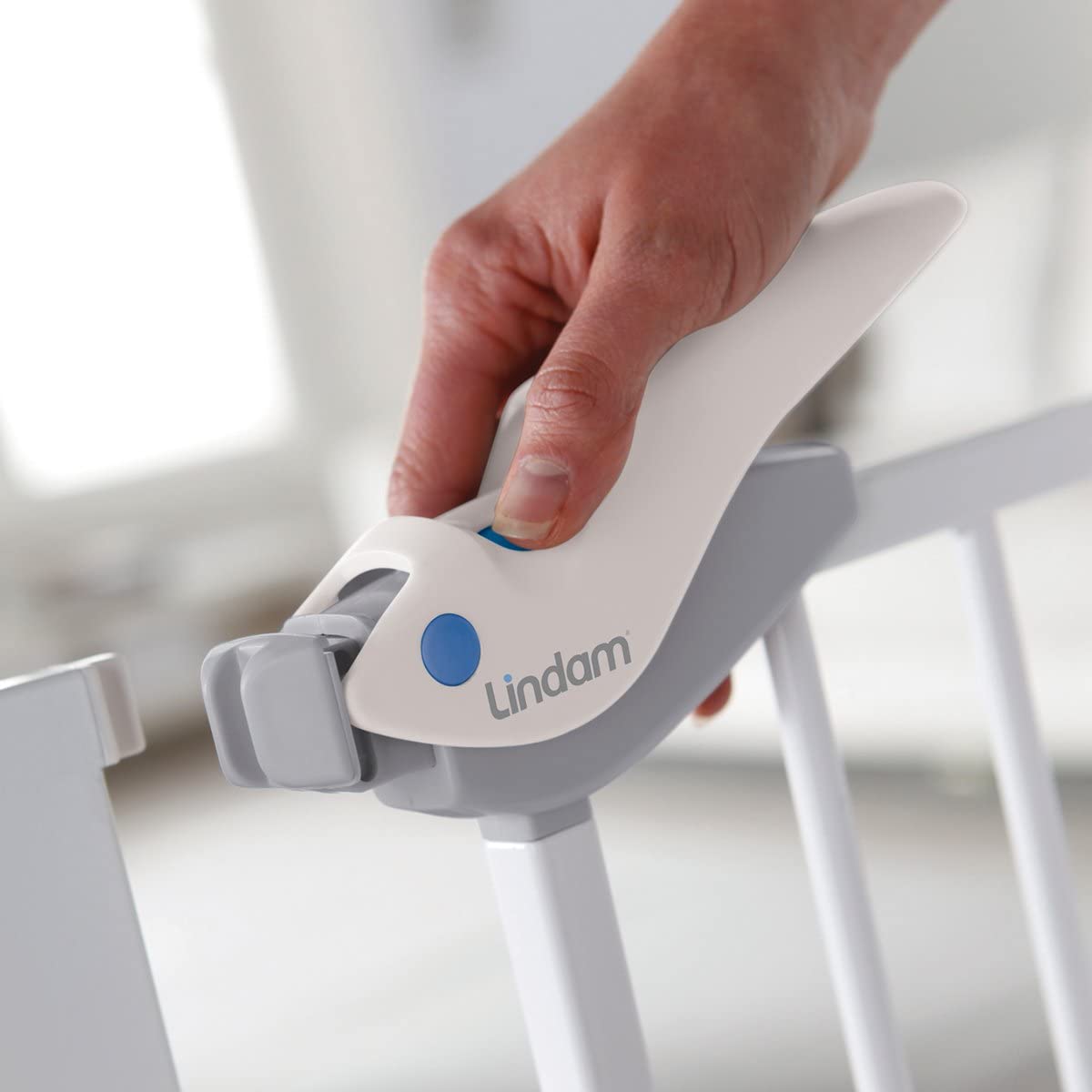  Lindam Easy Fit Plus Deluxe - Barrera de Seguridad, Blanco, 76-82 cm 