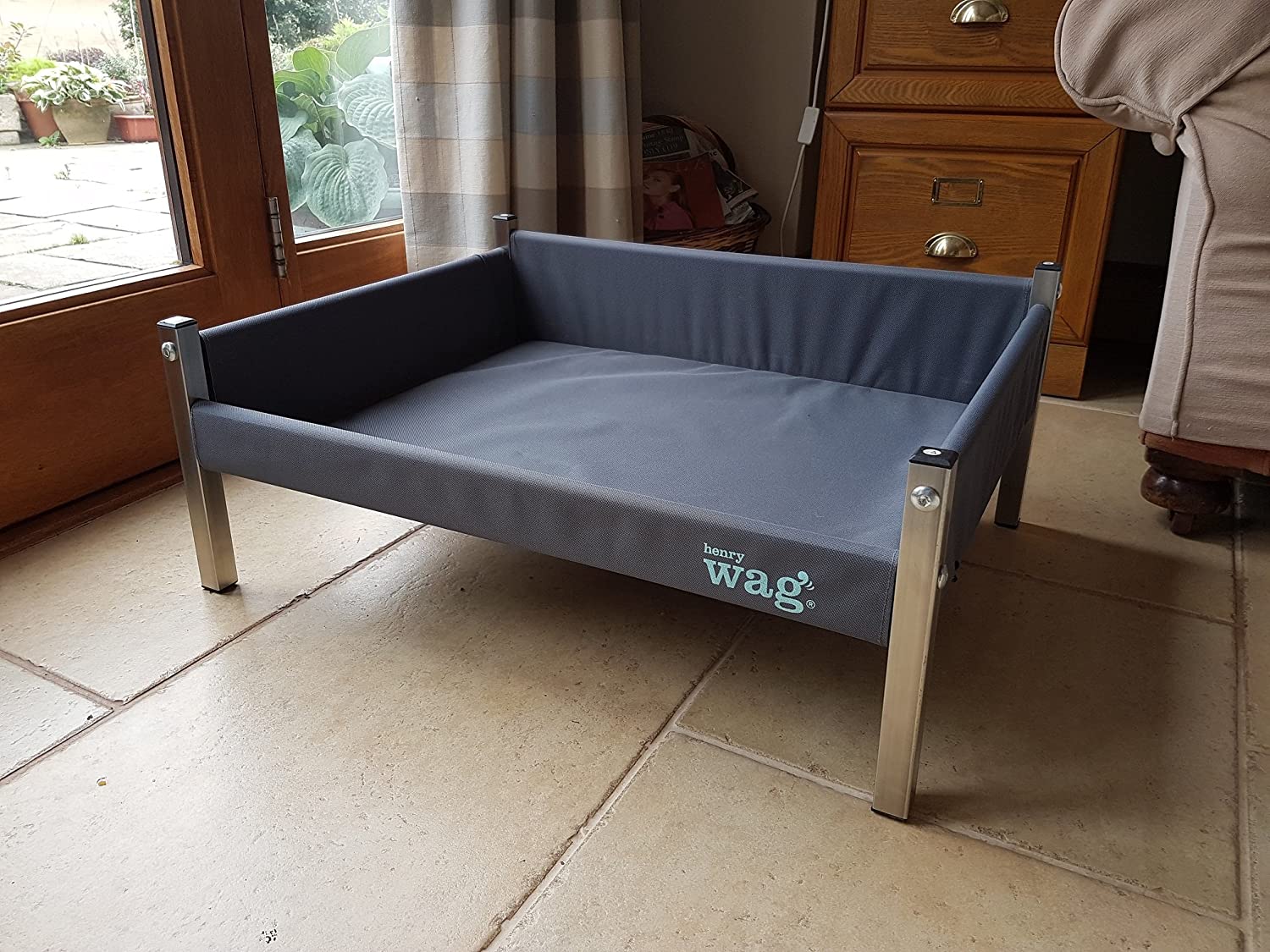  Henry Wag - Cama elevada con patas para perros 