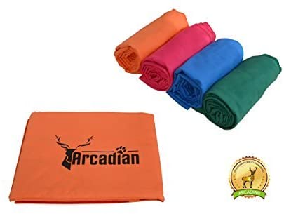  Toalla de microfibras grande para perro por Arcadian en azul, verde, naranja, y rosa. Estas vibrantes toallas son el regalo perfecto para su amada mascota. Hecha de microfibra de calidad de primera, esta toalla es ligera, de secado rápido y súper 