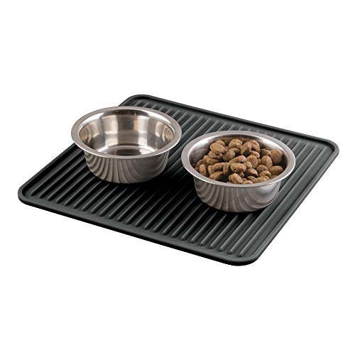 mDesign Salvamanteles de silicona apto para lavavajillas – Alfombrilla de silicona mediana para comederos – Alfombrilla antideslizante para mascotas para una zona de alimentación higiénica – negro