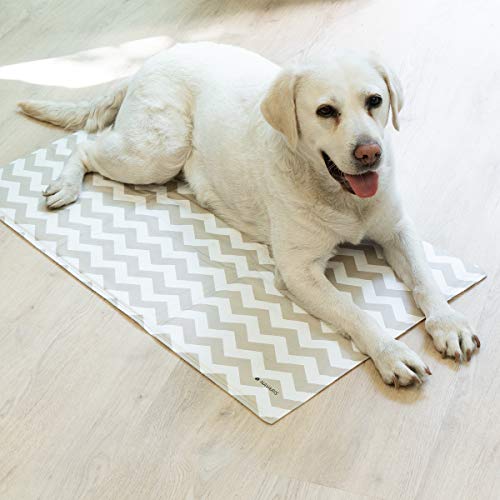 Navaris Alfombra de enfriamiento para Mascotas - Manta refrescante 50 x 90 CM para Perro Gato - Alfombrilla de refrigeración con patrón de zig Zag