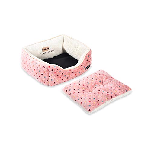 Amazon Basics Cama para mascotas, pequeña, de color rosa con lunares