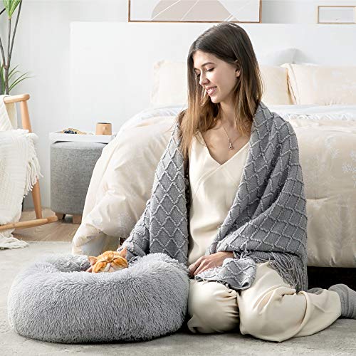 Bedsure Cama Gato Antiestres Invierno - Cama Perro Pequeño con Felpa Suave, Cojin Mascota de Pelo Relajante y Lavable, Gris Claro, 50x50cm