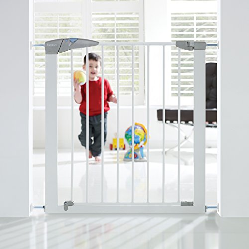 Lindam Barrera blanca de seguridad con puerta y ajuste a presión. 76-82 cm. Máximo 117cm con extensión