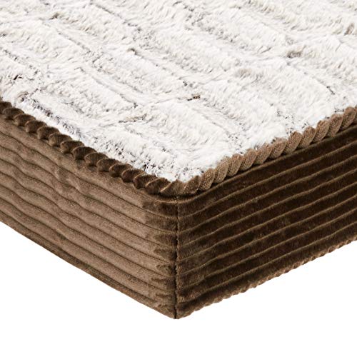 Amazon Basics - Cama para mascotas, espuma, tamaño mediano, color marrón (Brown Plush)