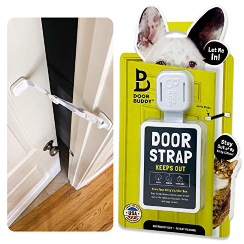 Door Buddy - Bloqueo de Seguridad para Puerta a Prueba de Perros. Cierre Pestillo y Correa Ajustable sin Montaje. Entrada Fácil para Gatos y Adultos ¡Tu Perro Dejará de Comer Caca de Gato Hoy! (Gris)