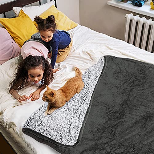 Pattepoint Grande Manta Impermeable para Perros, Fundas Lavables para Asientos de Coche, Suministros para Perros Suaves a Prueba de PIS, Manta para Mascotas para Perros y Gatos - Gris 130 x 145 cm