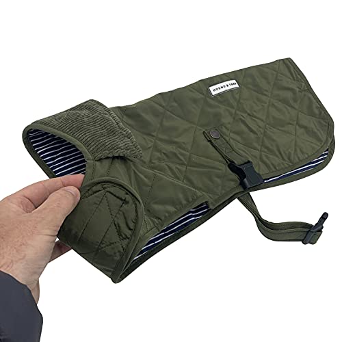 Chaqueta acolchada verde oliva para perro con cuello de pana estilo rústico, correa totalmente ajustable, resistente a la ducha, forro suave y cálido, ropa de invierno (pequeña – 35 cm de largo)